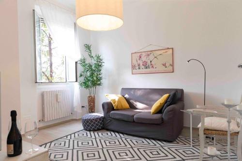ROSSENA HOME tranquillo appartamento, con giardino, vicino al centro ed all'Ospedale Santa Maria Nuova SMN