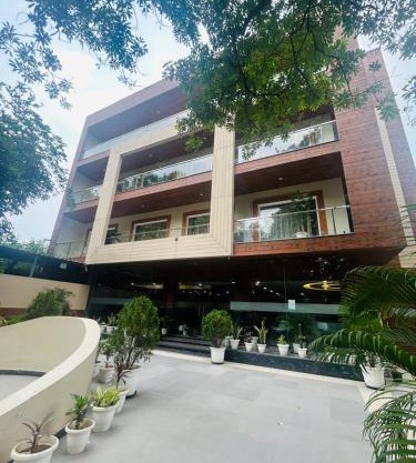 Royal Residence Near 32nd Avenue - Gurugram