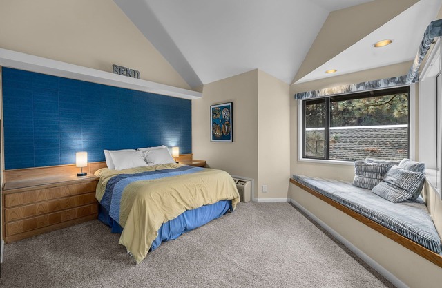 RR601B-1 Bedroom Mt Bachelor Condo-Hot tub