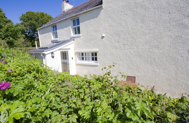 Rural location, surrounded by farmland, ancient green lanes, footpaths & woods.