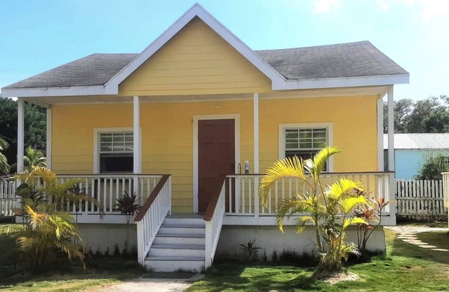 Rustic Island charm on the East End of Roatan where history abounds