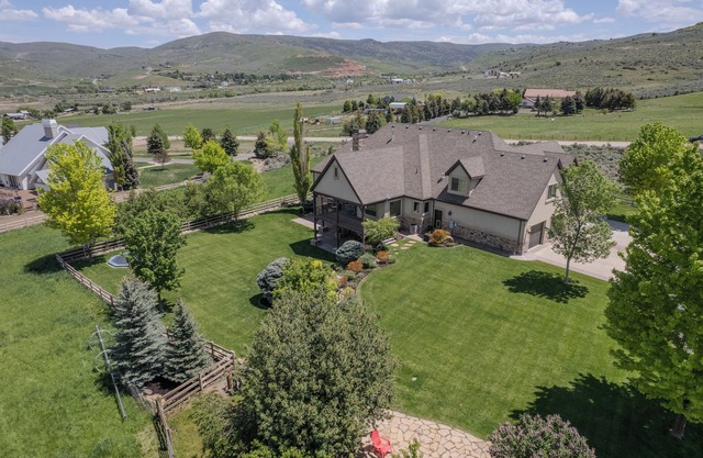 Sage haven lux lodge, sleeps 24, firepit, 7br5.5ba