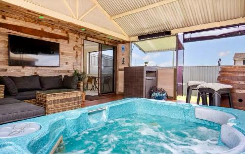 Salt Water Breeze -pet friendly-spa!