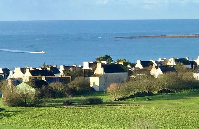 SEA VIEW 1km away, near Audierne and Kersiny beach.