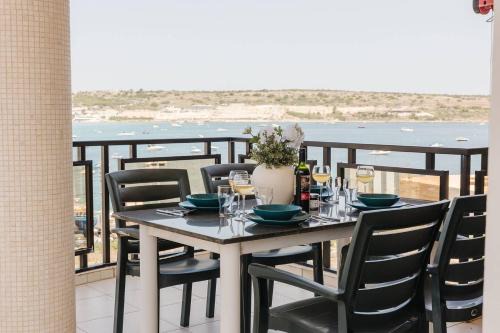 Seafront Apartment With Panoramic Views 3 Bed