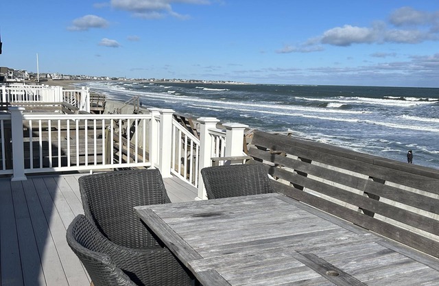 Serenity on the shore! Your seaside retreat awaits!