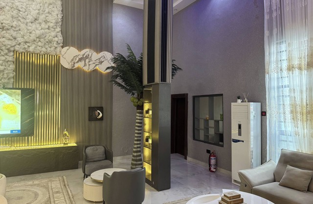 Silver Gate Hotel and Suites