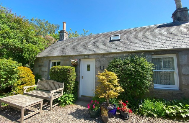 Situated in a Quiet Location With Off-street Parking. Ideal for Couples