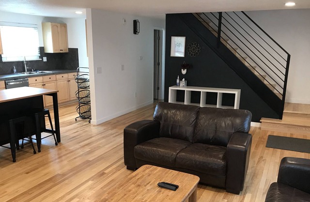 Sleeps 10 - Quick access to Denver and Boulder!
