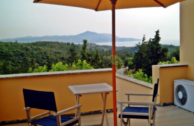 Small village house, shared pool and views of the countryside and sea