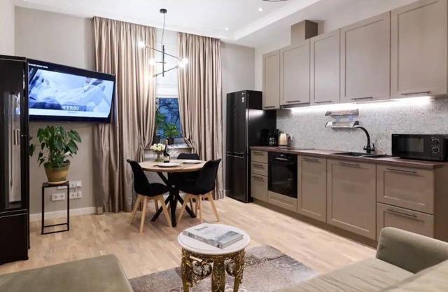 SO Home apt in the heart of downtown