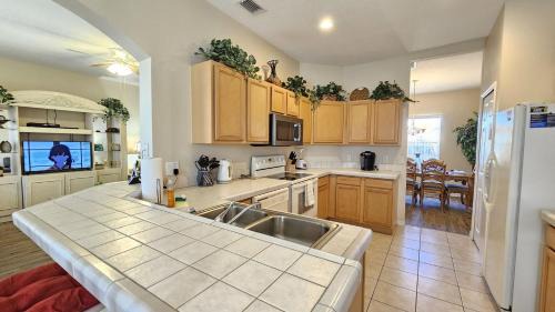 South face Private spa and pool, games room, WiFi, washer dryer, 11 miles to Disney