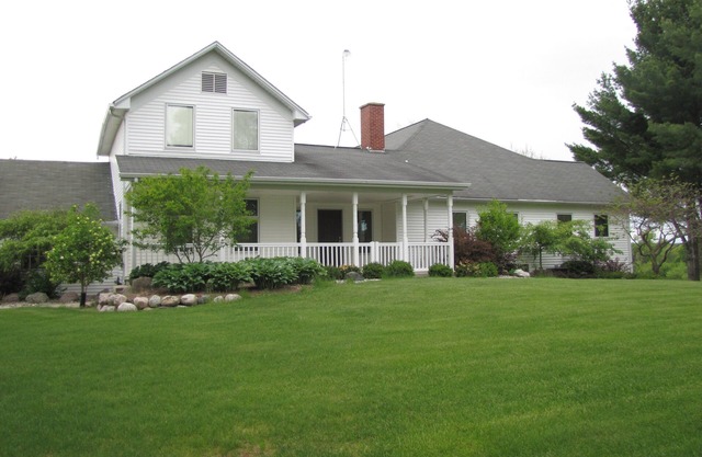 Spacious 3 bedroom 4 bathroom home near the manistee national forest