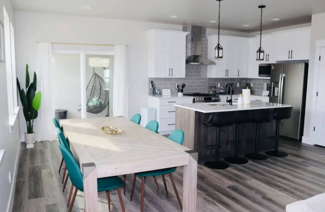 Spacious 3 Bedroom Luxury Airbnb in Heart of Nampa