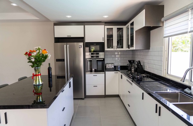 Spacious 3BD Home - Private Cozy Pool - Centrally Located - Quiet Neighborhood