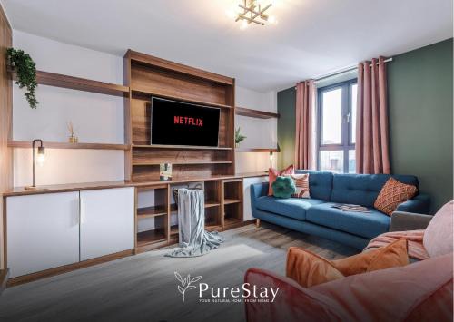 Spacious 5-bedroom Contractor House Sleeps 7 with Parking by PureStay