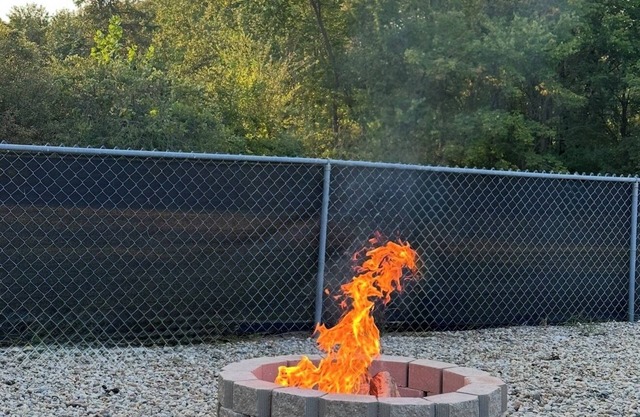 Spacious 5-bedroom house with large outdoor space and 4800 sq ft barn in Marion