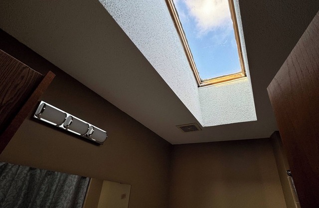 Spacious 5-bedroom house in charming Circle Pines with WiFi, AC