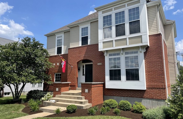 ☆ Spacious Beautiful 3BR ☆ Hot Tub ☆Near Downtown