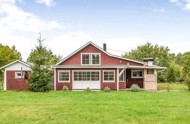 Spacious house with sauna, whirlpool and close to the forest.