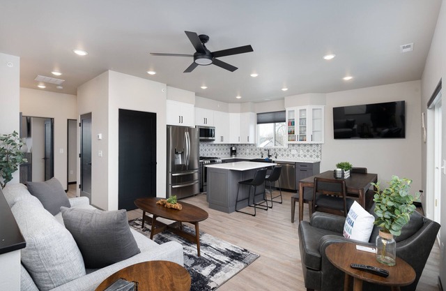 Spacious & Industrial Condo - Perfect for the Whole Gang! Dogs Ok & Great Rates!