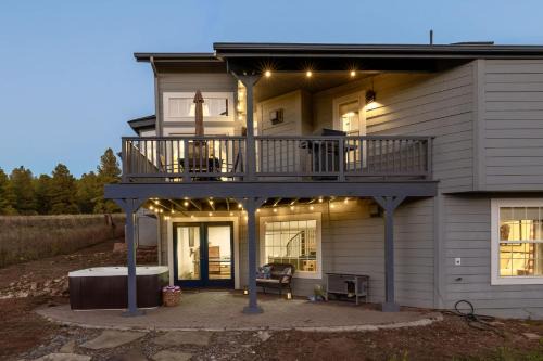 Sparrow Nest Hideaway 5BR Home with Hot Tub