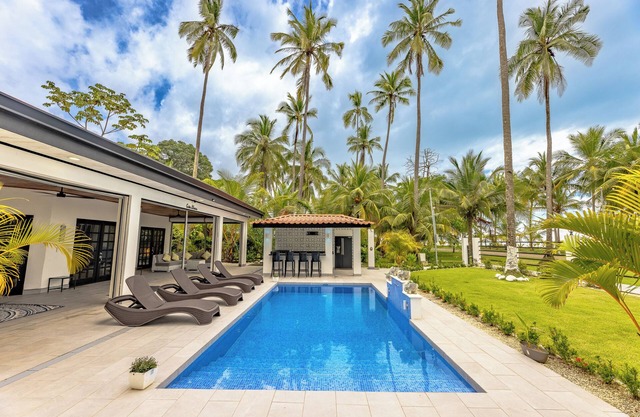 Spectacular Beachfront home with Private Pool - Secluded beach