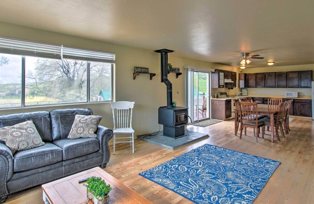 St Charles Condo - 6 Miles to North Beach Park!