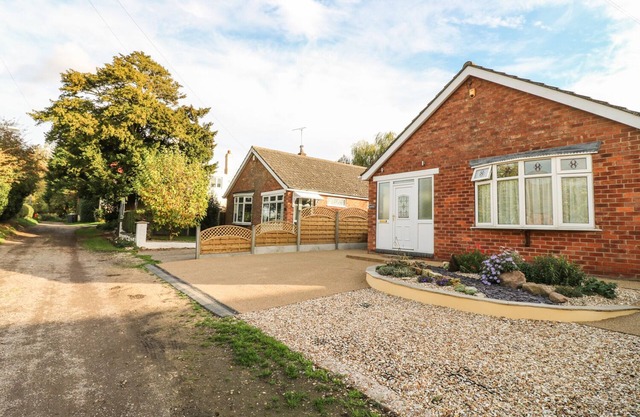 STARFIELD, pet friendly, with open fire in Skellingthorpe