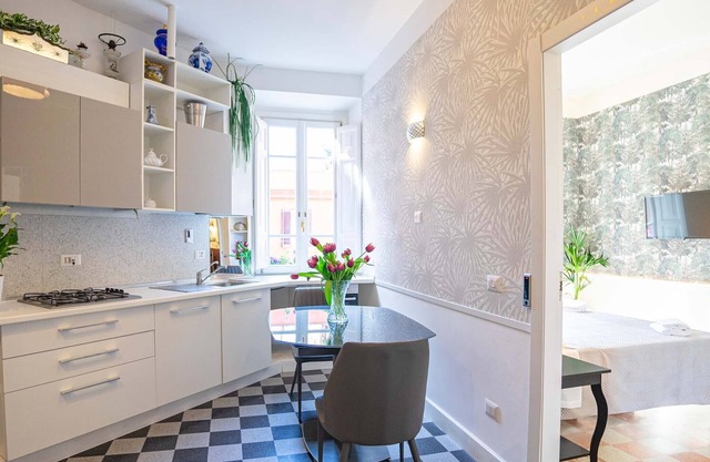 Stilysh apartment in Rome close to cafes, restaurants, bus and metro.
