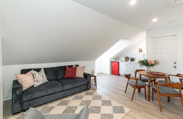 Studio Apartment Downtown Barrie