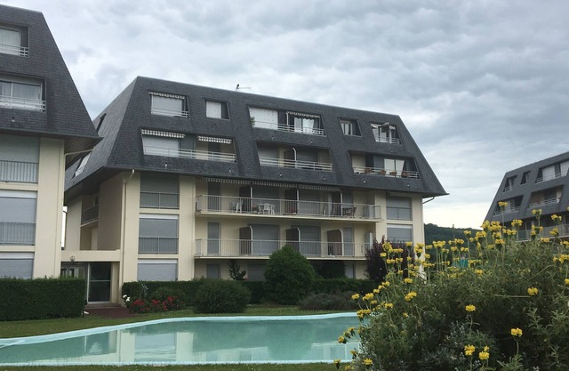 STUDIO Cabin 2 adults and 2 children age <= 14 years old (ID required