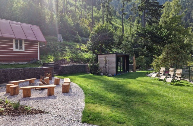 Stunning private villa for 18 people with WIFI, TV and patio