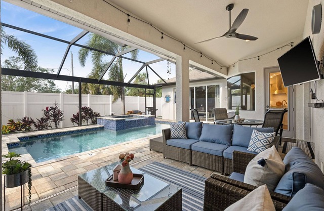 Stunning Heated Pool & Spa Villa-Awesome Amenities-6 Min to Beach