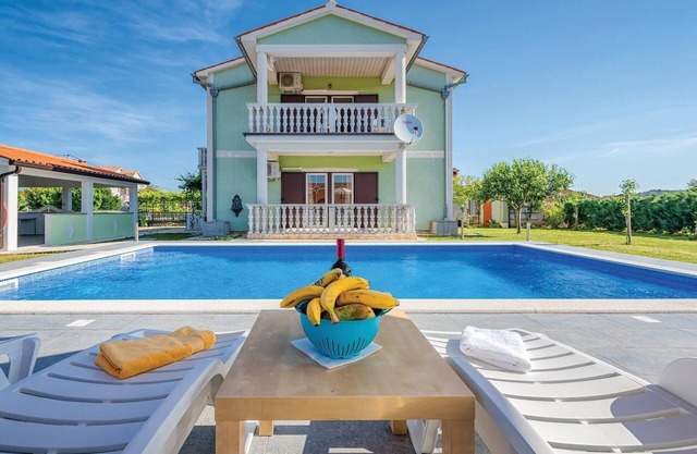 Stunning home in Kapelica with WiFi