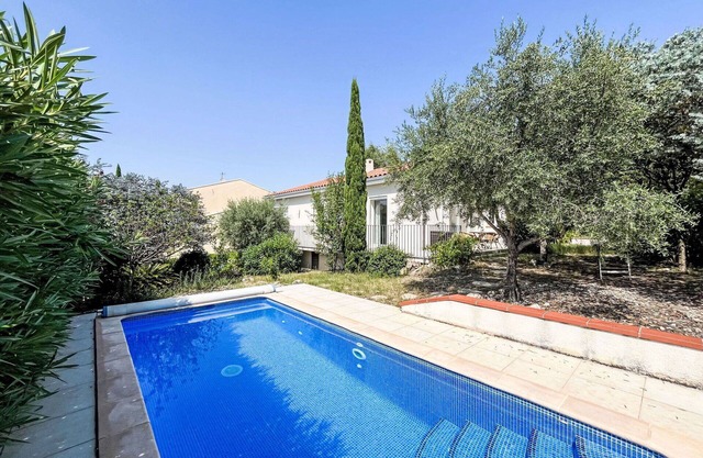Stunning private villa for 6 people with A/C, WIFI, private pool, TV and patio