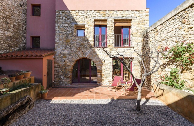 Stunning private villa for 10 guests with terrace, pets allowed and panoramic view