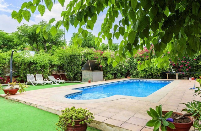 Stunning private villa for 4 guests with pool, WIFI, TV and terrace