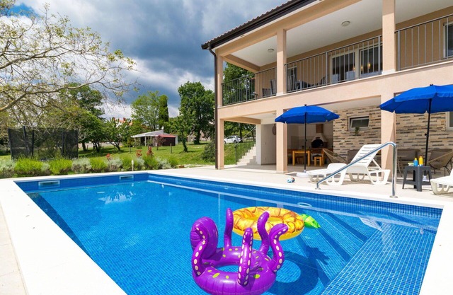 Stunning private villa for 6 people with private pool, WIFI, A/C, TV and terrace