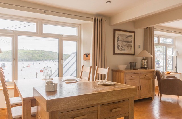 Stylish Harbourside Apartment in Polruan, Cornwall