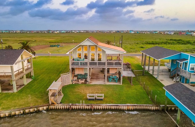 Stylish Studio on ICW w Sargent Beach Views