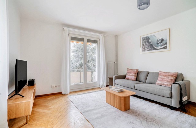 Stylish Wipkingen 3BR w/Shared Garden, near Supermarket, by Blueground