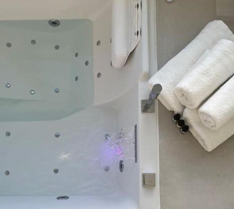 Suite « BODY LOVE » - Jacuzzi privatif