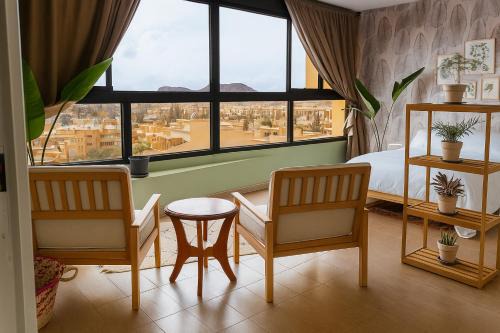 Sunlit Apartment with Panoramic Views
