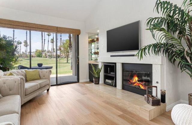 Sunny Palm Desert Escape on Golf Course