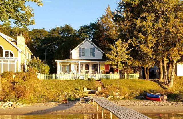 Sunsets & Private Sandy Beach Cottage on Torch Lake in Alden