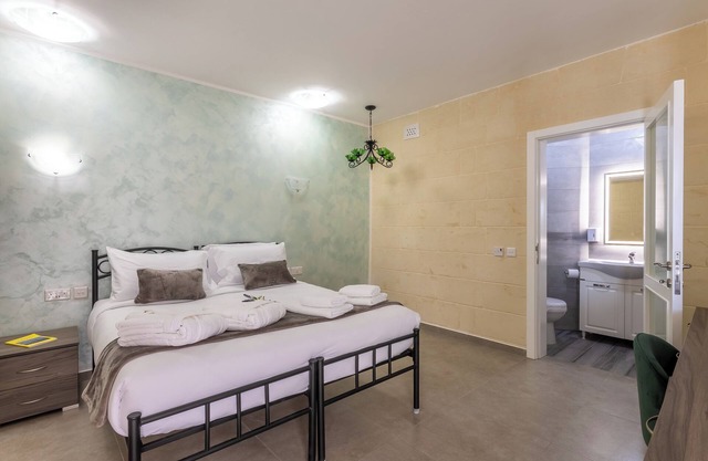 Ta'Battista B&B with pool Ix-Xwejni, IX-XEWKIJA, GĦAWDEX, Malta