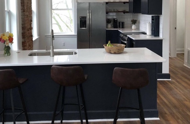 The Brick House 200 Downtown Luxury Apt