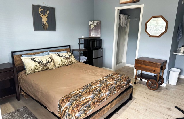 the Bunkhouse Deer - Private Studio Retreat Room