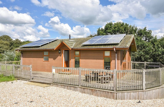 THE HIDEAWAY, pet friendly, country holiday cottage in Eype